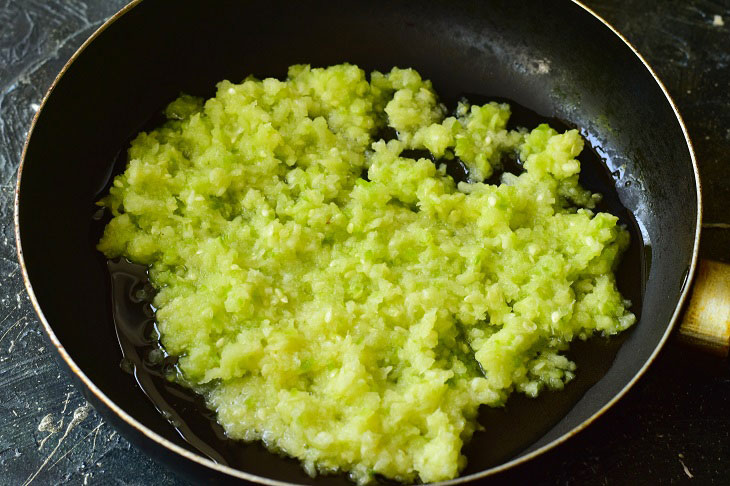 Squash caviar in a hurry - a special aroma and taste