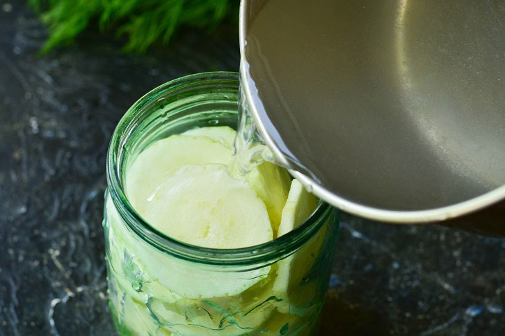 Pickled zucchini with garlic for the winter - crispy and fragrant