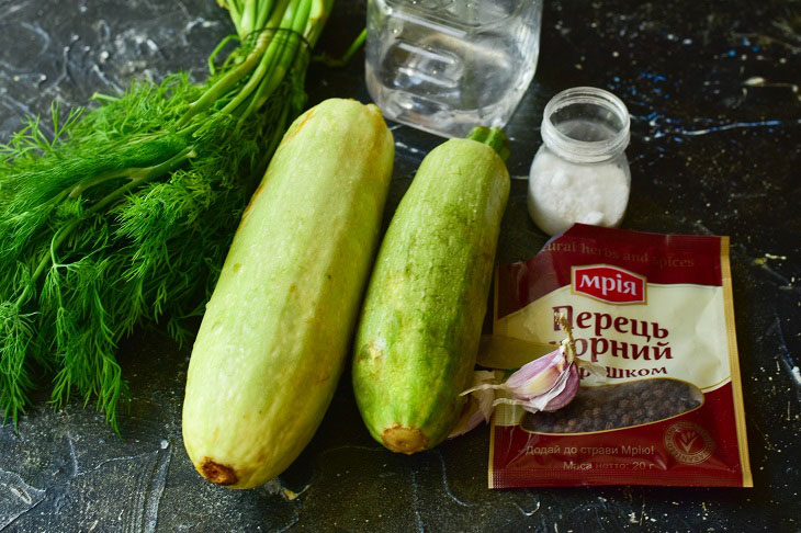 Pickled zucchini with garlic for the winter - crispy and fragrant
