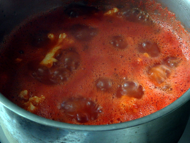 Cauliflower in tomato is a great snack at any time of the year