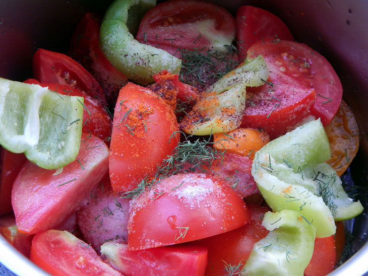 Cauliflower in tomato is a great snack at any time of the year