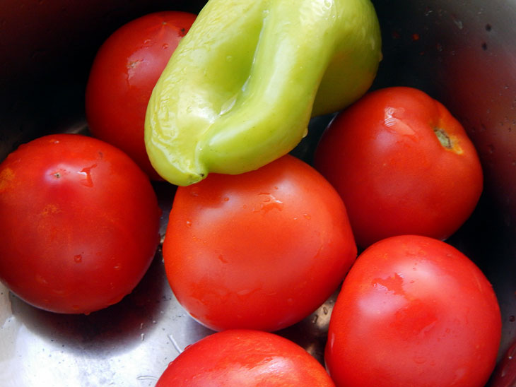 Cauliflower in tomato is a great snack at any time of the year