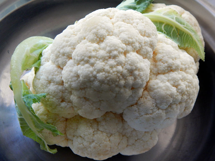 Cauliflower in tomato is a great snack at any time of the year