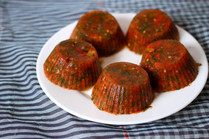 Tomato sauce from tomatoes and sweet peppers - freezing for the winter