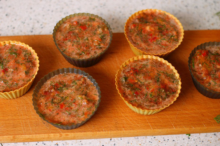 Tomato sauce from tomatoes and sweet peppers - freezing for the winter