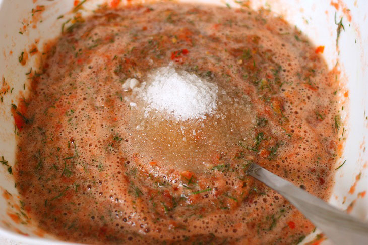 Tomato sauce from tomatoes and sweet peppers - freezing for the winter