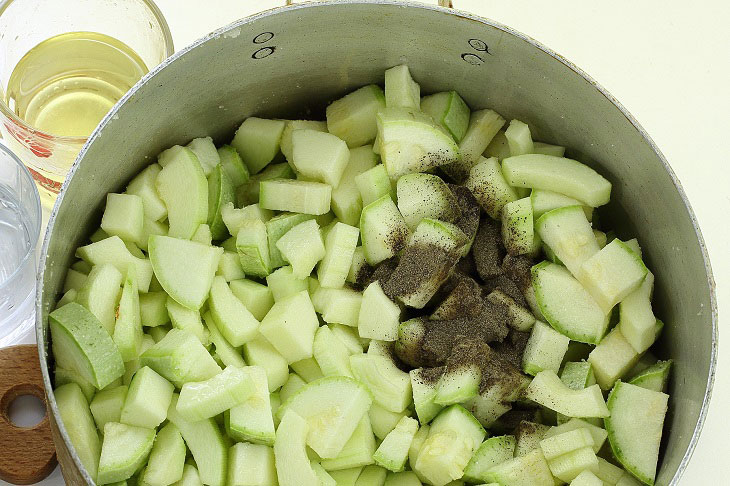 Zucchini like milk mushrooms for the winter - juicy, fragrant and tasty