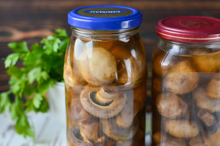 Whole champignons marinated for the winter - impossible to break away