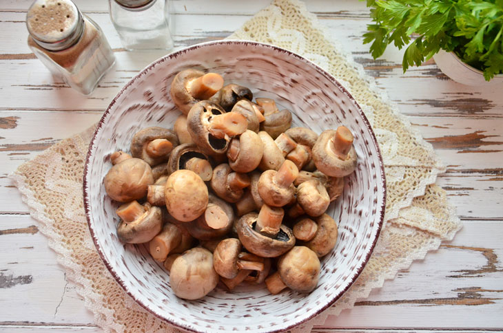 Whole champignons marinated for the winter - impossible to break away