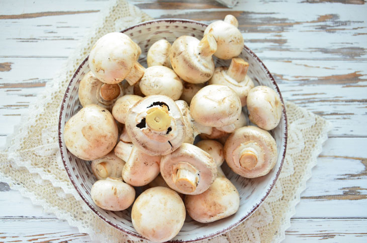 Whole champignons marinated for the winter - impossible to break away