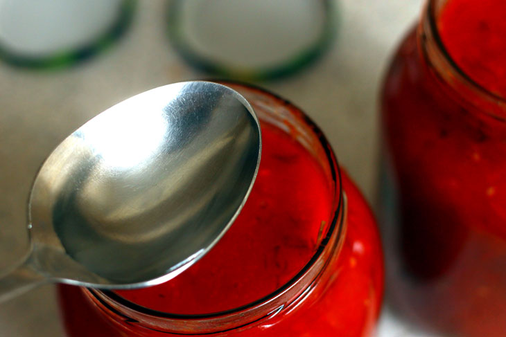 Cucumbers in tomato sauce for the winter - a step by step recipe with a photo