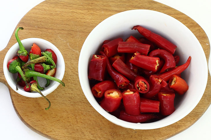 Adjika from hot pepper without sterilization - a step by step recipe with a photo