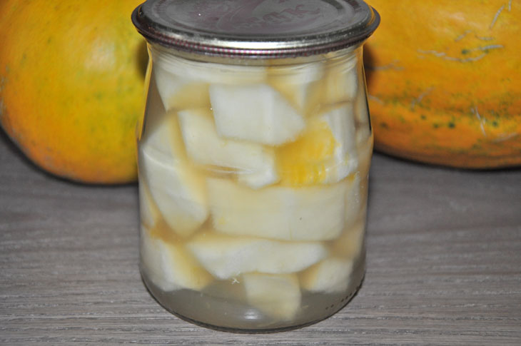 Melon in honey syrup for the winter - a delicious delicacy