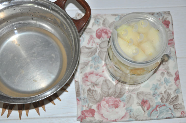 Melon in honey syrup for the winter - a delicious delicacy