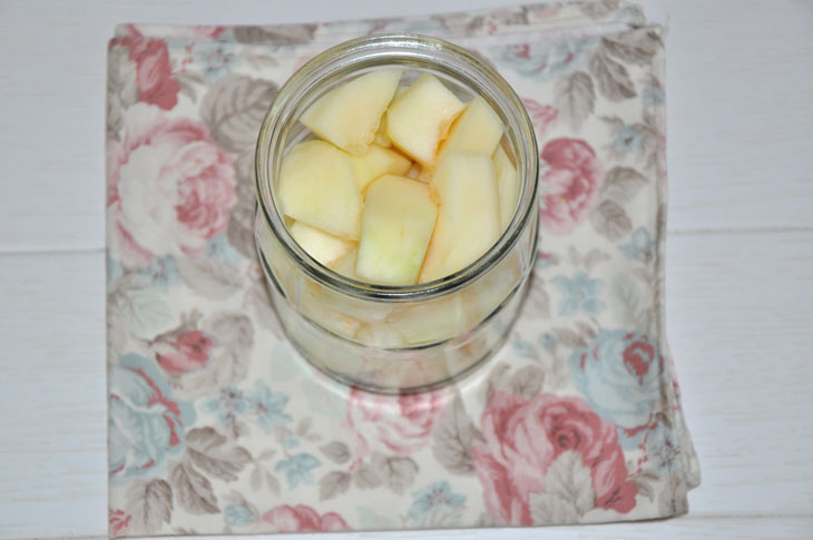 Melon in honey syrup for the winter - a delicious delicacy