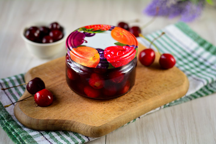 Cherries in their own juice - a tasty and healthy preparation for the winter