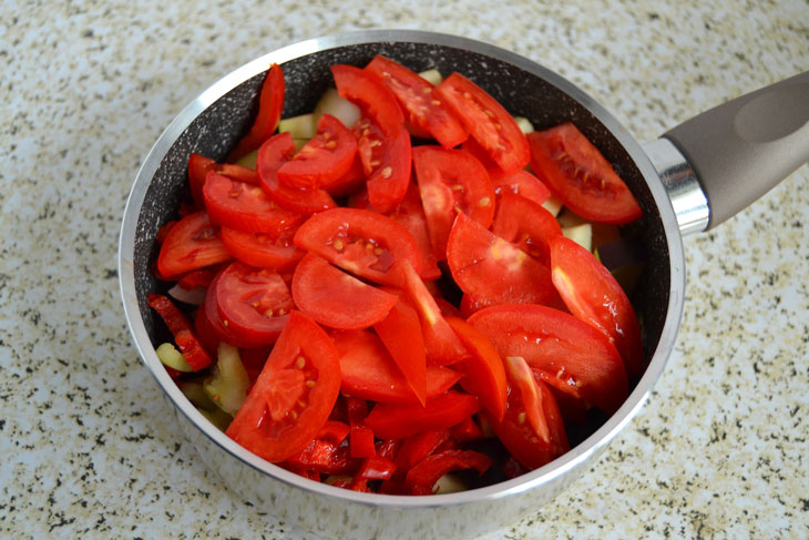 Eggplant stew with sweet pepper for the winter without sterilization