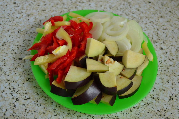 Eggplant stew with sweet pepper for the winter without sterilization