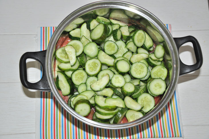 Eggplant and cucumber salad for the winter is a great option for a delicious preparation