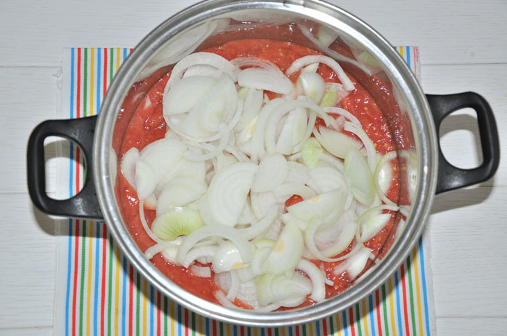 Eggplant and cucumber salad for the winter is a great option for a delicious preparation