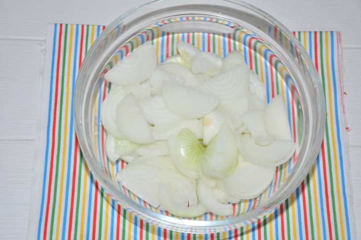Eggplant and cucumber salad for the winter is a great option for a delicious preparation