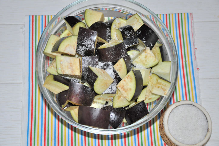 Eggplant and cucumber salad for the winter is a great option for a delicious preparation