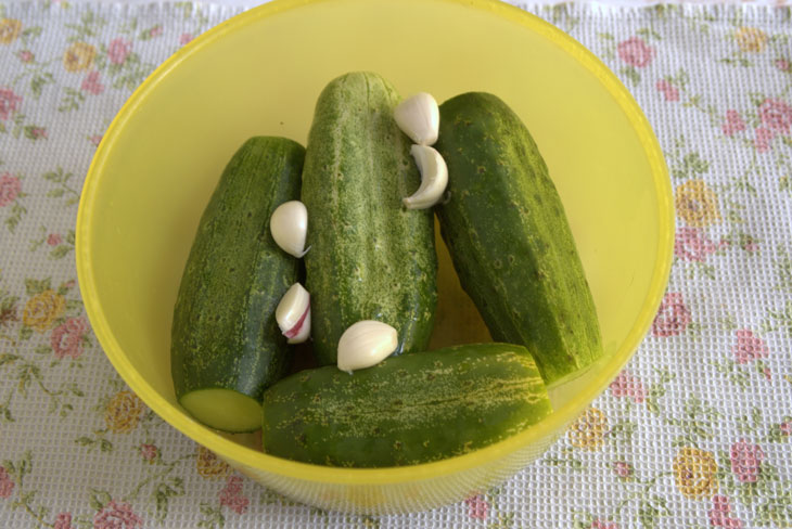 How to ferment "overgrown" cucumbers - a quick and easy way