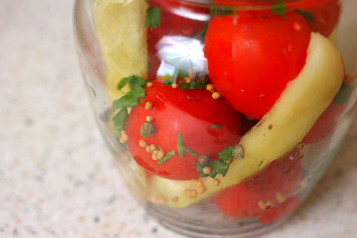 Tomatoes with sweet peppers for the winter - a step by step recipe with a photo