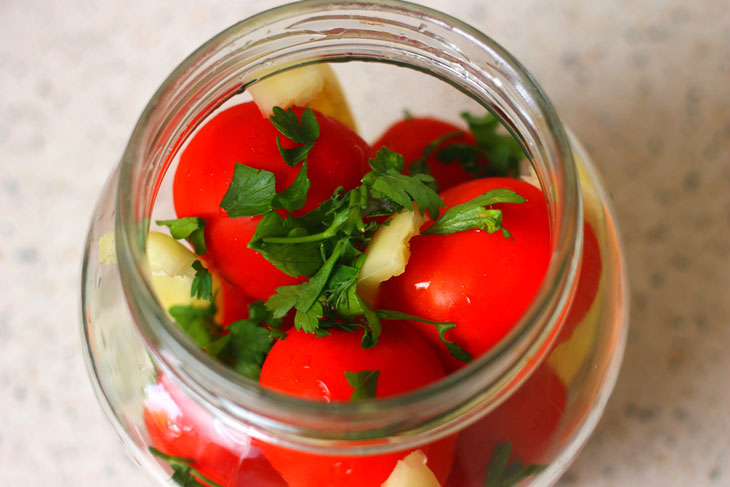 Tomatoes with sweet peppers for the winter - a step by step recipe with a photo