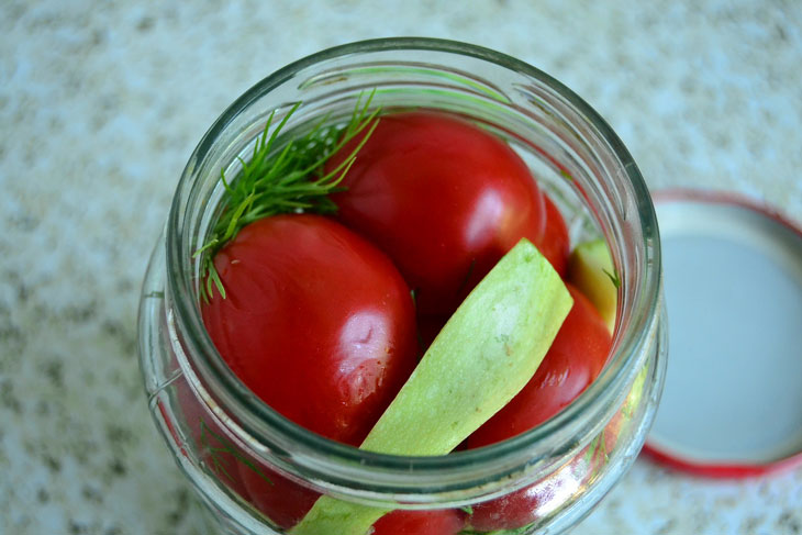 Delicious assortment of zucchini and tomatoes for the winter - a step by step recipe with a photo