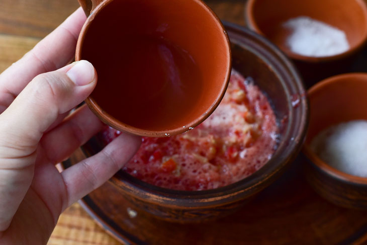 Adjika from tomatoes and horseradish - such a seasoning should be on every table