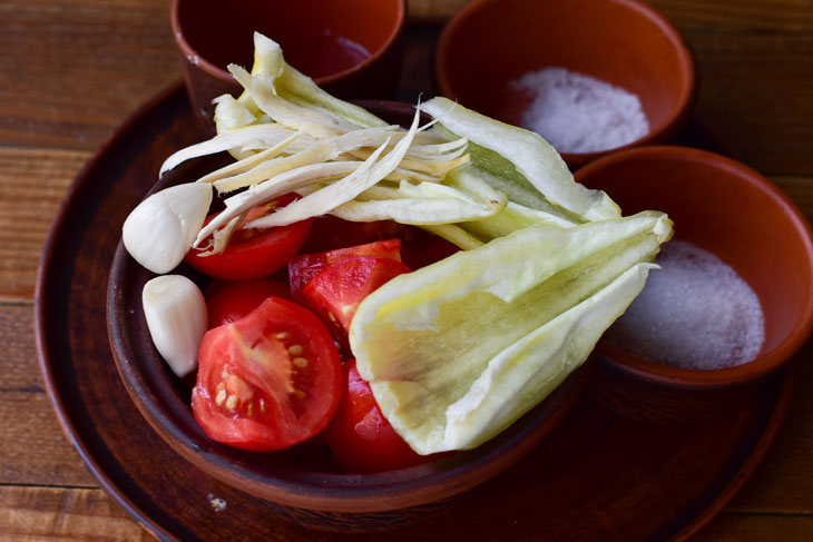 Adjika from tomatoes and horseradish - such a seasoning should be on every table