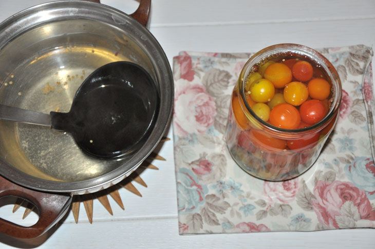 Fragrant cherry tomatoes - such preservation instantly scatters from the table