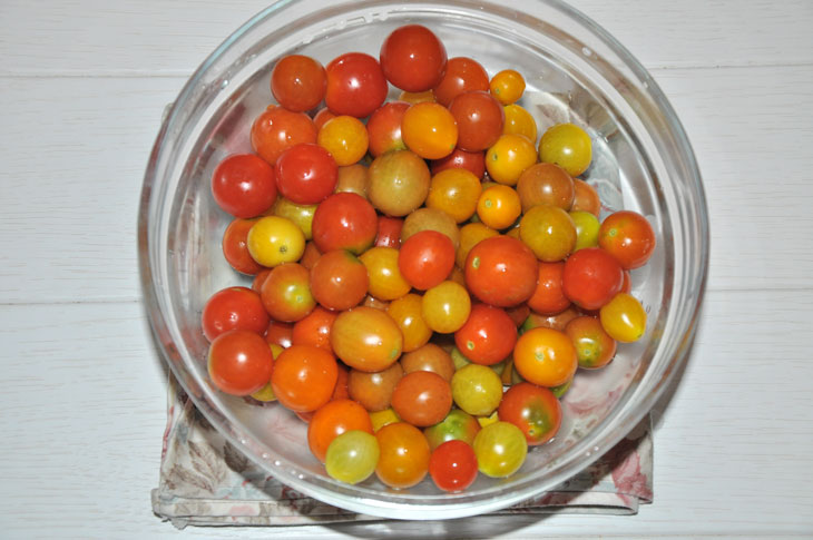 Fragrant cherry tomatoes - such preservation instantly scatters from the table