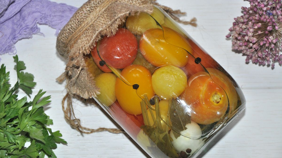 Pickled tomatoes for the winter without sterilization – a step by step recipe with a photo