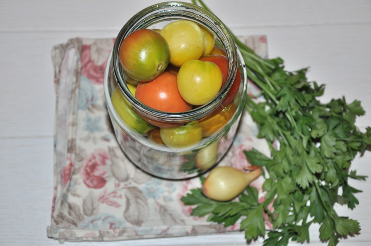 Pickled tomatoes for the winter without sterilization - a step by step recipe with a photo