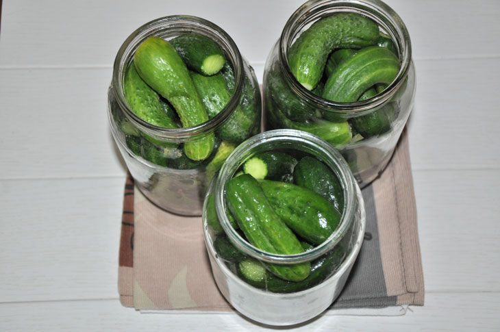 Crispy cucumbers with sterilization - a recipe proven over the years