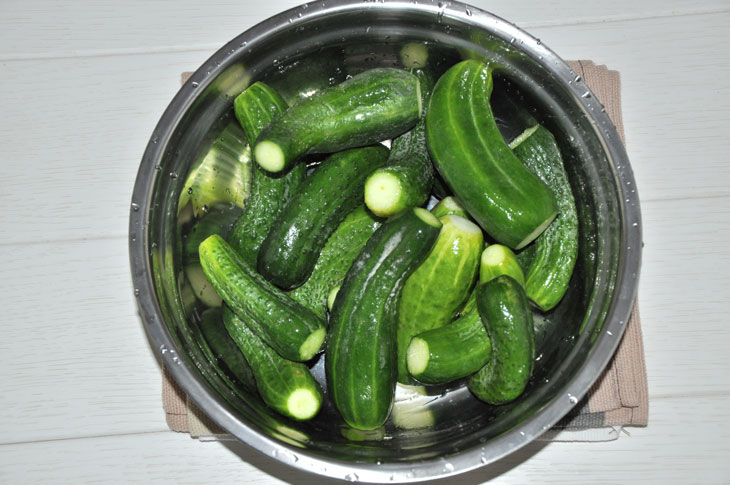 Crispy cucumbers with sterilization - a recipe proven over the years