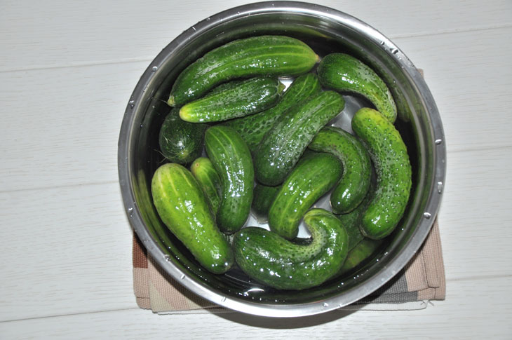 Crispy cucumbers with sterilization - a recipe proven over the years