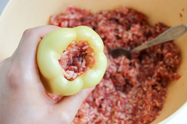 Stuffed bell pepper (frozen) - a very convenient preparation for the winter