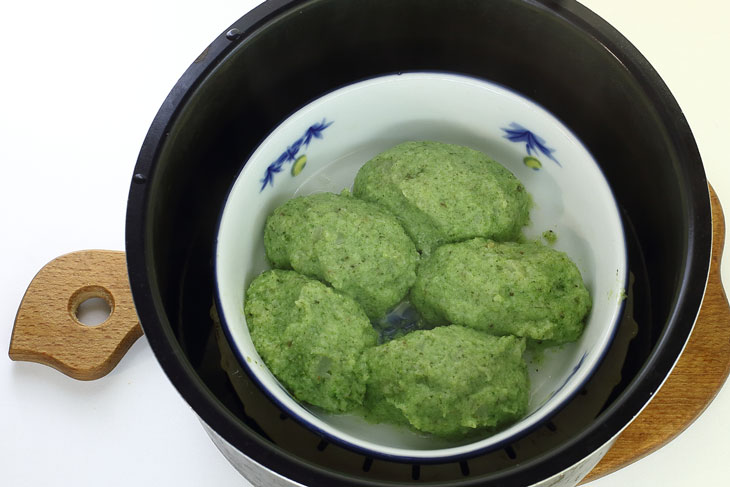Broccoli cutlets in a slow cooker - a simple recipe for lovers of healthy food