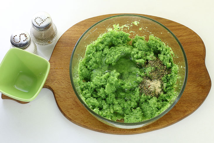 Broccoli cutlets in a slow cooker - a simple recipe for lovers of healthy food