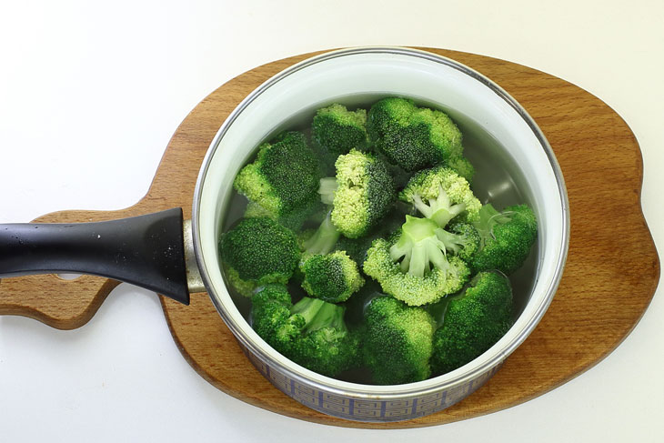 Broccoli cutlets in a slow cooker - a simple recipe for lovers of healthy food