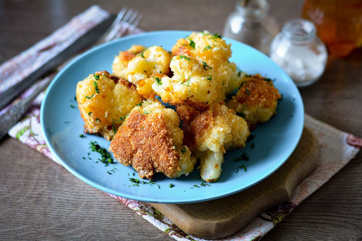 Cauliflower fried in breadcrumbs - healthy and tasty