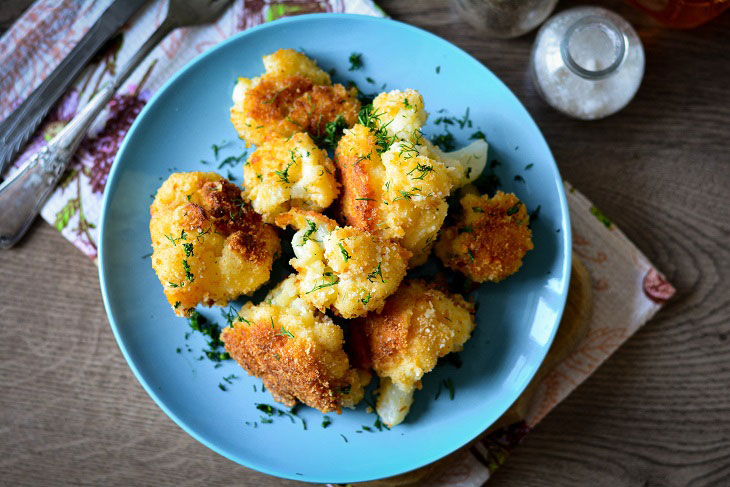 Cauliflower fried in breadcrumbs - healthy and tasty