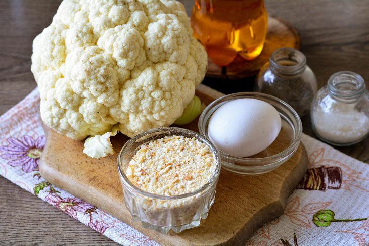 Cauliflower fried in breadcrumbs - healthy and tasty