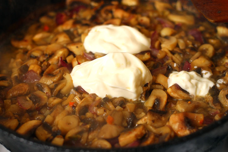 Casserole with mushrooms, eggplant and mashed potatoes