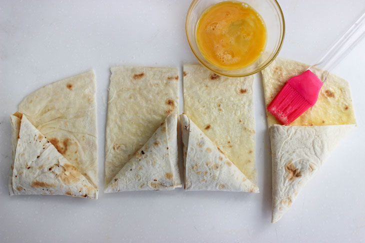 Lavash pies with cabbage in a pan - they will help out when you need to prepare a quick snack