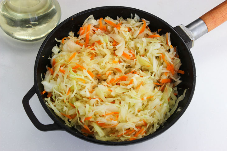 Lavash pies with cabbage in a pan - they will help out when you need to prepare a quick snack