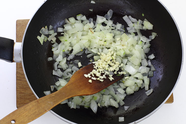 Rice with corn and green peas - a delicious side dish made from inexpensive ingredients